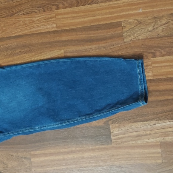 Old Navy Rockstar Super Skinny High Rise Jeans - Picture 3 of 7